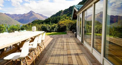 Ora° Retreat Fern Room Cozy Nature Retreat