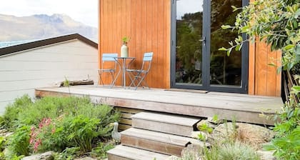 Ora° Retreat - Kereru Cabin - Lofted Lake Views