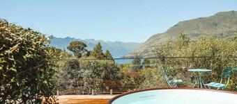 Ora° Retreat -  Kereru Cabin - Lofted Lake Views