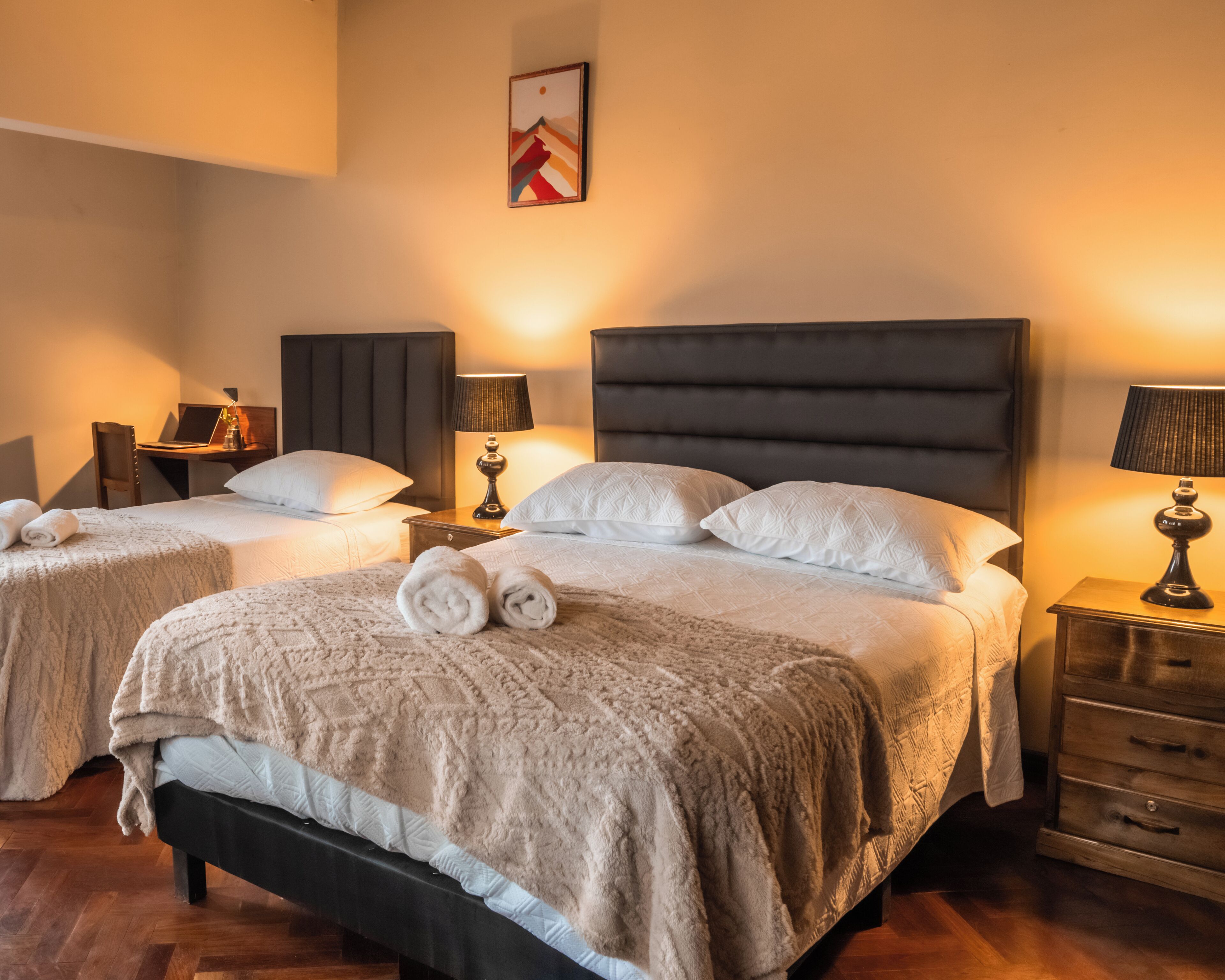 4 chambres, bureau, Wi-Fi gratuit, draps fournis