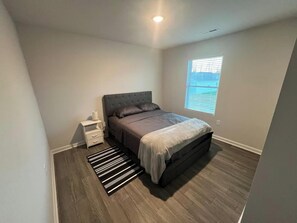 3 bedrooms, WiFi - Home featuring 3 Rooms 1 Bath Sleeps 6 Guest (Roxboro)