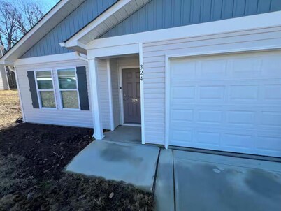 Home featuring 3 Rooms 1 Bath Sleeps 6 Guest