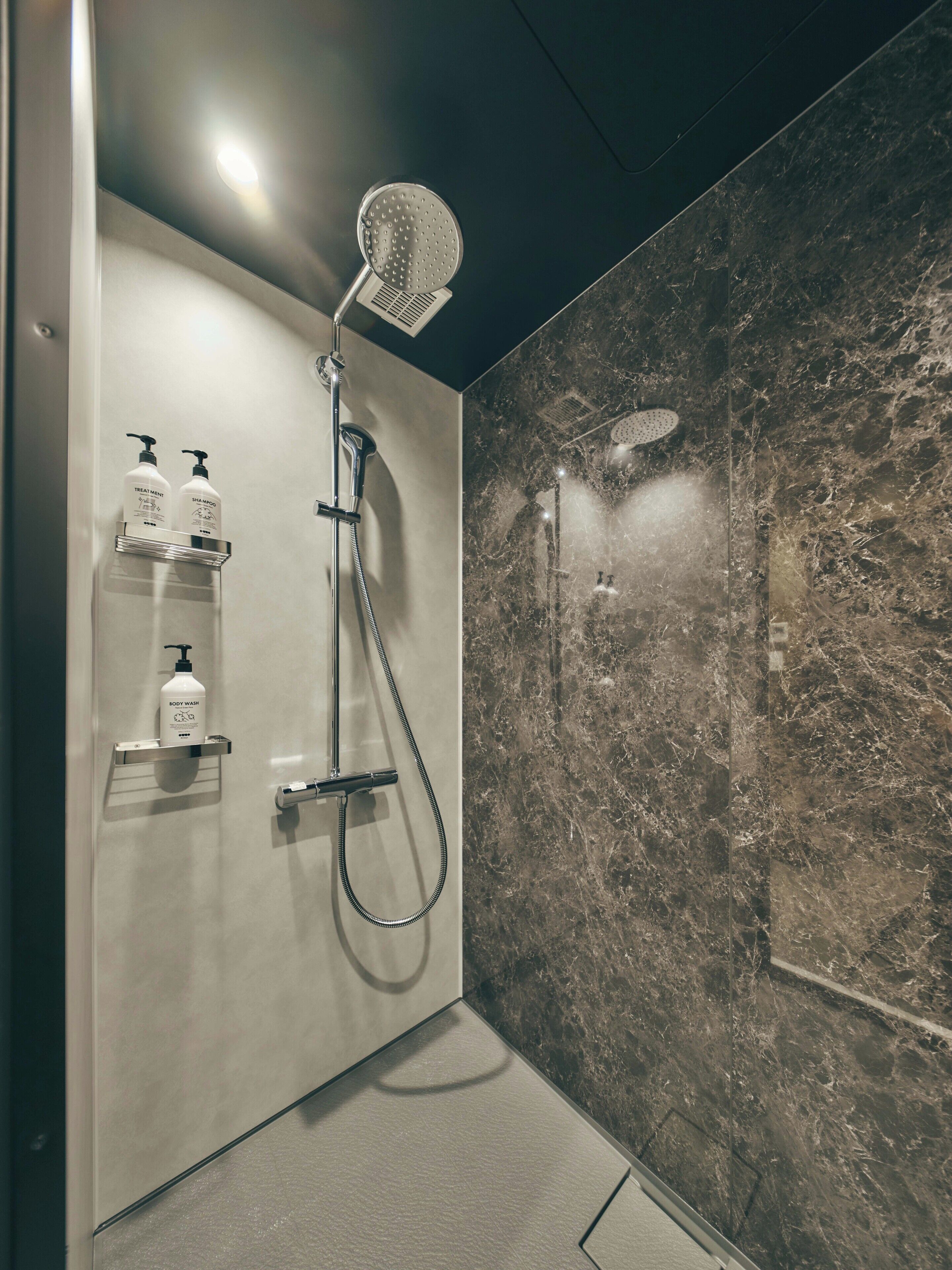 Superior Room | Bathroom shower