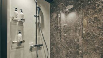 Superior Room | Bathroom shower
