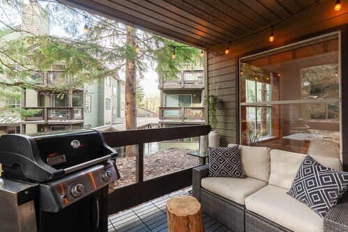 1BR | Powderview - Creekside | Bright & Cozy | Private Ski Storage | Fireplace | Free Parking