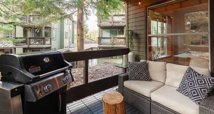 1BR | Powderview - Creekside | Bright & Cozy | Private Ski Storage | Fireplace | Free Parking