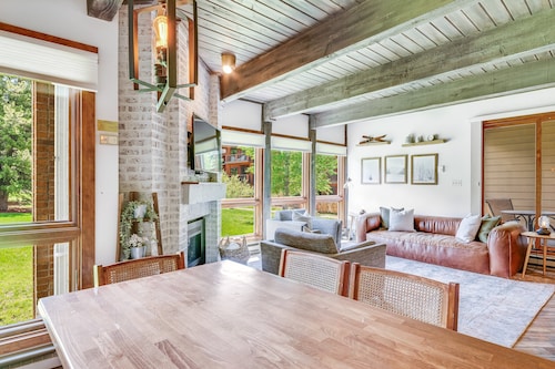 NEW Listing - Pool & Hot Tubs - 1 block to ski area - Ski season shuttle