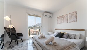 3 slaapkamers, een strijkplank/strijkijzer, gratis wifi, beddengoed