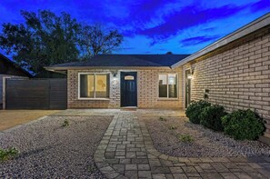 Exterior - Splash in your private FREE heated pool! (Glendale)