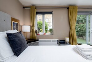 1 bedroom, iron/ironing board, internet, bed sheets