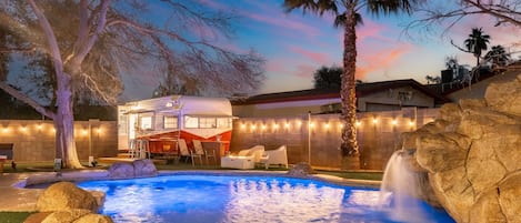 Een verwarmd zwembad