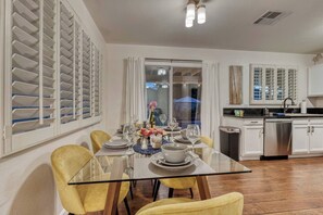 Dining - Sunny FREE Heated Pool & Lush backyard home (Phoenix)