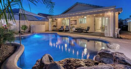 Sunny FREE Heated Pool & Lush backyard home