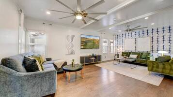 Smart TV, fireplace, stereo, offices