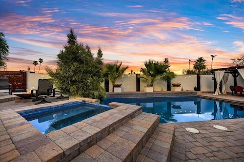 Fabulous entertainers Paradise! Pool & Spa