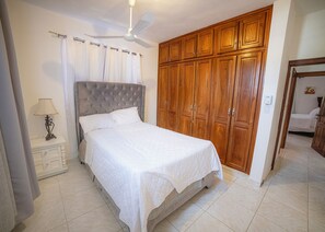 5 Schlafzimmer, Bügeleisen/Bügelbrett, WLAN, Bettwäsche