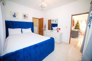 5 habitaciones, tabla de planchar con plancha, wifi y ropa de cama