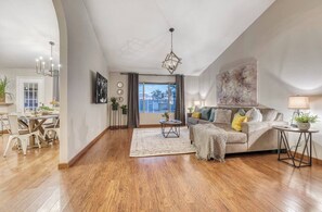 Smart TV, offices - FABULOUS with complimentary PRIVATE HEATED POOL! (Mesa)