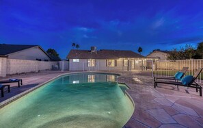 Lämmitetty uima-allas