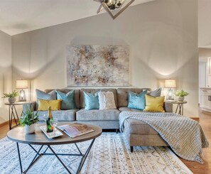 Smart TV, offices - FABULOUS with complimentary PRIVATE HEATED POOL! (Mesa)