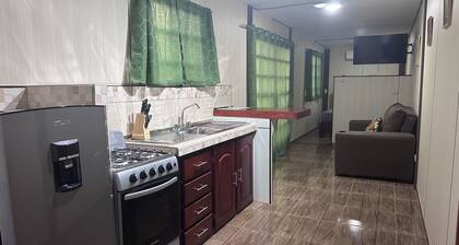 Quiet, Comfortable, Private, 15 minutes from the airport (SJO).