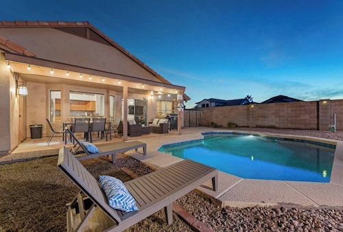 SUPER COMFY HOME!  with Private Heated Pool