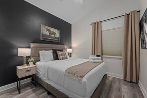 4 slaapkamers, een strijkplank/strijkijzer, gratis wifi, beddengoed