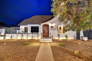 Exterior - The Tudor Revival Museum experience & Heated POOL (Phoenix)