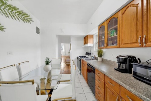 Prime NY Luxury Getaway King Bed + Easy Parking 