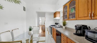 Prime NY Luxury Getaway King Bed + Easy Parking