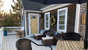 Outdoor dining - Available 6/28/25 - 7/5/25, Beach House in Marshfield (Marshfield)
