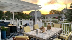 Outdoor dining - Available 6/28/25 - 7/5/25, Beach House in Marshfield (Marshfield)