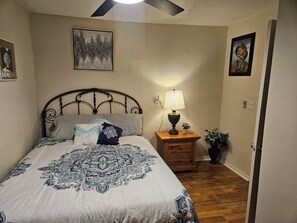 2 bedrooms, iron/ironing board, free WiFi, bed sheets