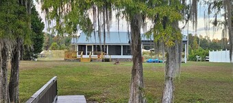 Charming 2-bedroom lake house in peaceful Dozier with WiFi, AC