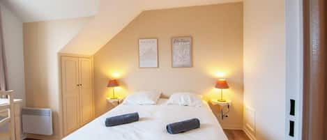 1 chambre, fer et planche à repasser, Wi-Fi, draps fournis