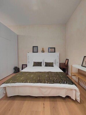 Room - Large Deluxe Suite, Historic Center, 2nd Floor (Bordeaux)