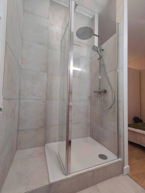 Bathroom - Large Deluxe Suite, Historic Center, 2nd Floor (Bordeaux)