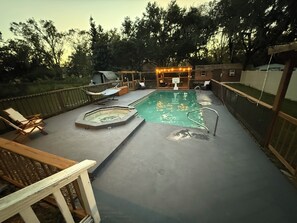 Outdoor pool - Farmhouse Oasis Treehouse, Pool, Heated Spa & Arcade off I-4 Lakeland Airport (Plant City)