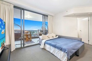 2 bedrooms, iron/ironing board, WiFi, bed sheets - Arcade In The Sky- Views, Games & Vibes (Brisbane City)