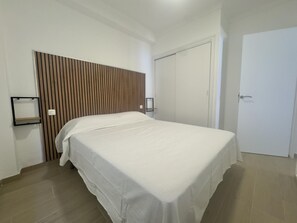 2 bedrooms, iron/ironing board