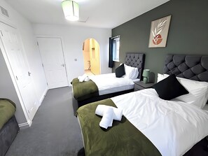 3 slaapkamers, een strijkplank/strijkijzer, wifi, beddengoed