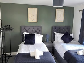 3 makuuhuonetta, silitysrauta/-lauta, Wi-Fi, vuodevaatteet