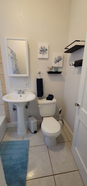 Bruser, håndklæder, Sæbe, Toiletpapir