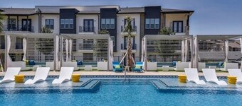 Chic 1-bedroom apartment with washer and dryer in amazing Austin