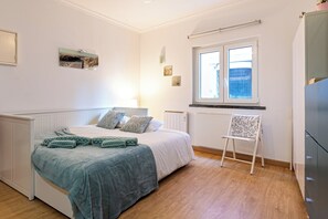 1 bedroom, iron/ironing board, internet, bed sheets