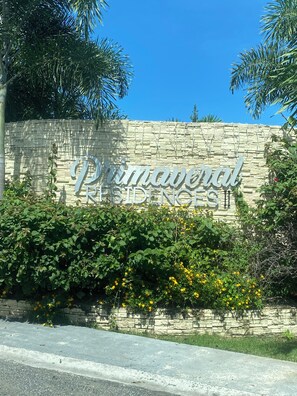 Exterior detail - Charming 3-bedroom 2 and half bath villa with AC, WiFi in lovely Punta Cana (Higüey)