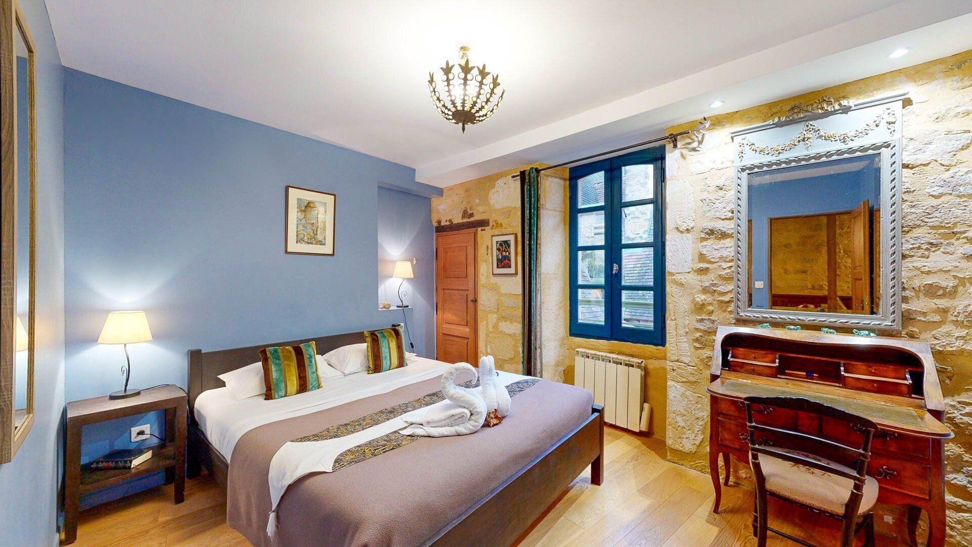 2 bedrooms, internet, bed sheets