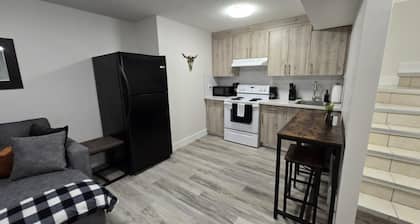 Silverado Cozy Basement Suite