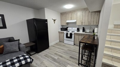 Silverado Cozy Basement Suite