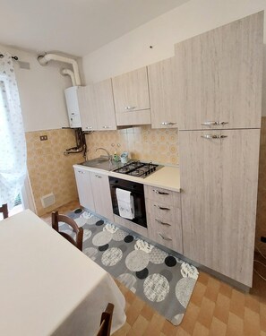 Fridge, oven, stovetop, coffee/tea maker - The Breeze of Lake Baveno (Baveno)